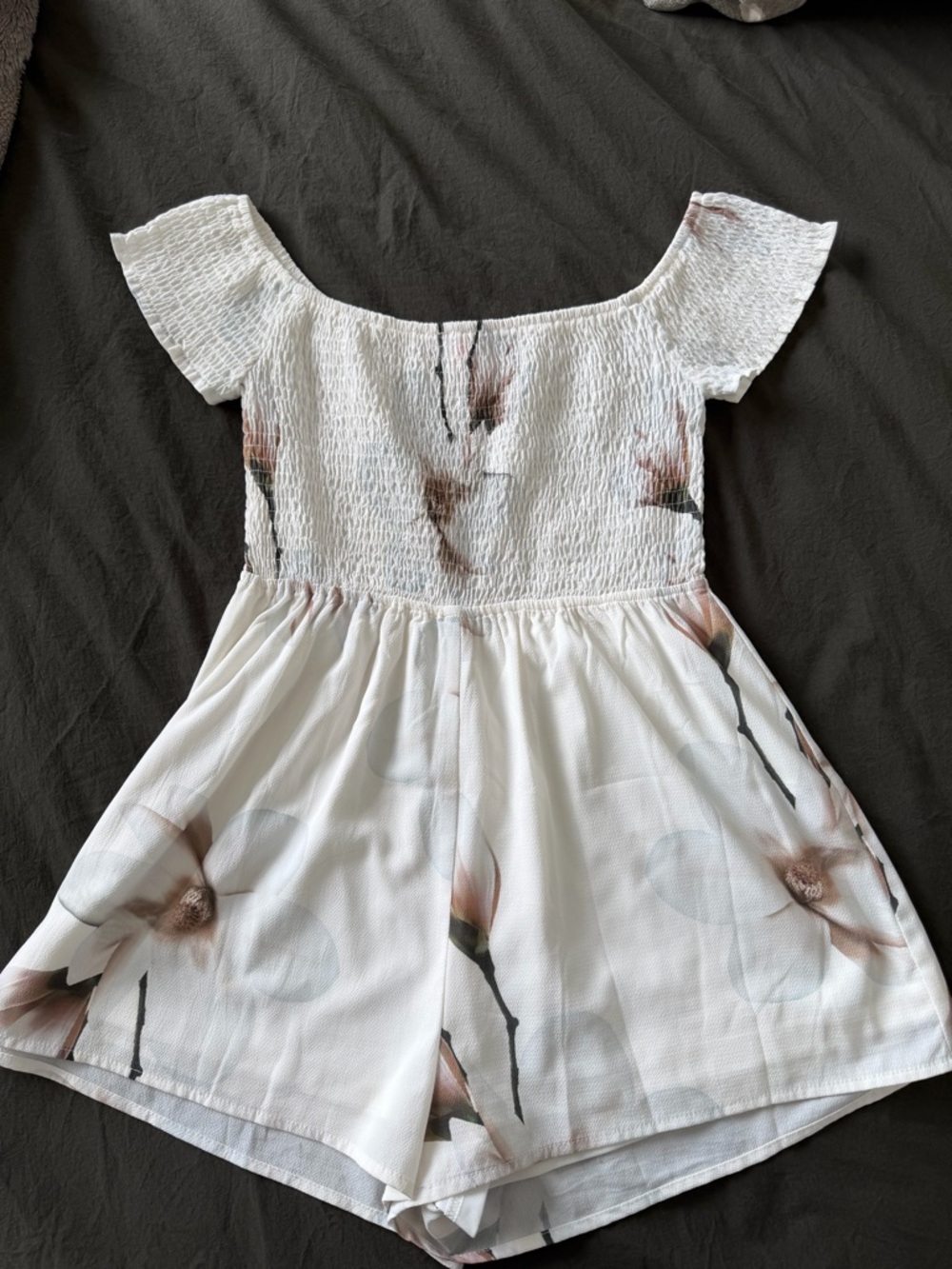 L'ATISTE White Top with Pink Logo Accent